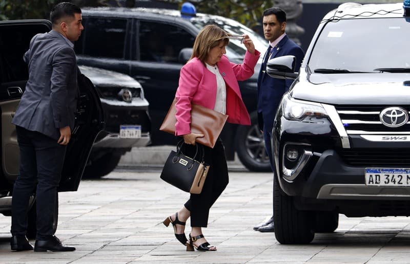 Bullrich convocó a una reunión de urgencia para sacar el capítulo de Ganancias de la reforma laboral