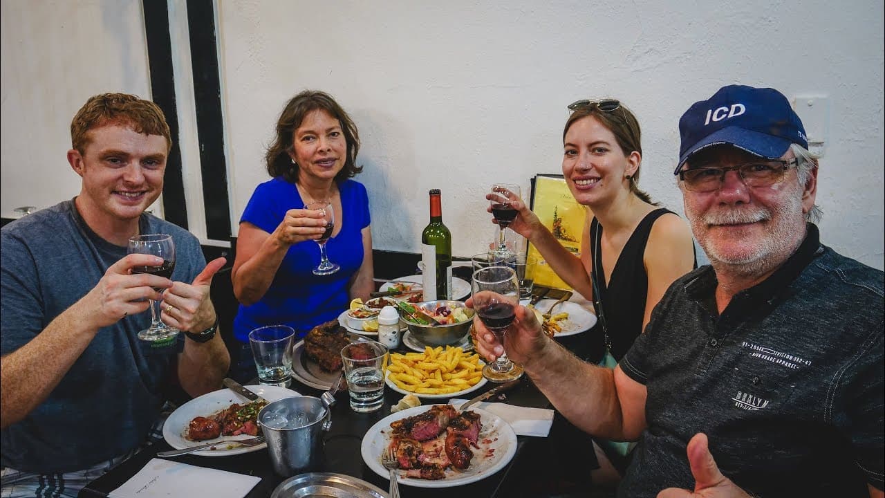 El costo de la gastronomía: Almorzar o cenar afuera para una familia de cuatro personas supera los 120.000 pesos