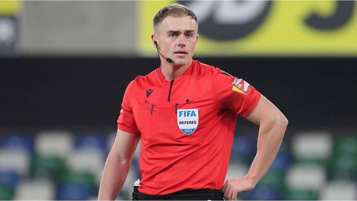 ¿Árbitro o influencer? El insólito motivo por el que Jamie Robinson es furor entre los fanáticos del fútbol