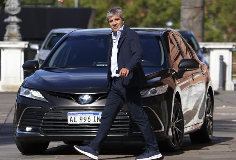 Caputo quiere pagar las deudas de las obras públicas con un bono