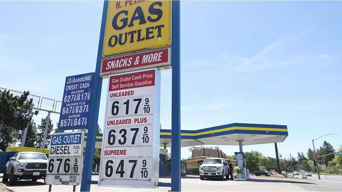 Casi la mitad de los estadounidenses temen por no poder pagar la nafta en los próximos meses a raíz de la guerra en Medio Oriente