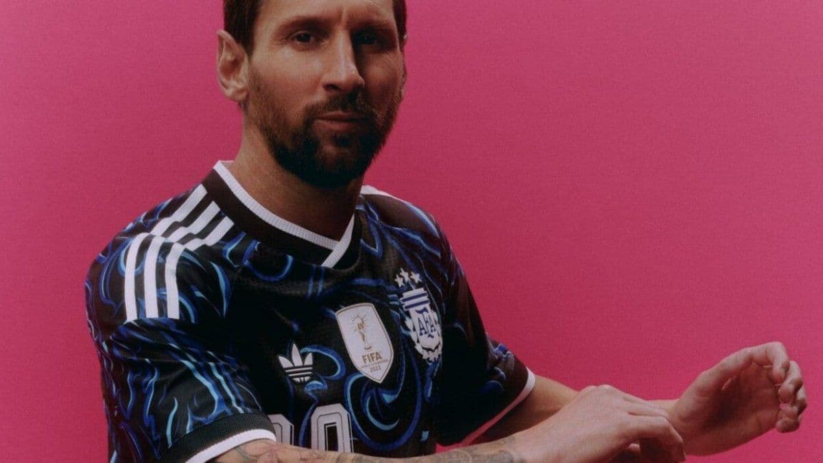 Con Lionel Messi al frente, la Selección argentina presentó su nueva camiseta alternativa