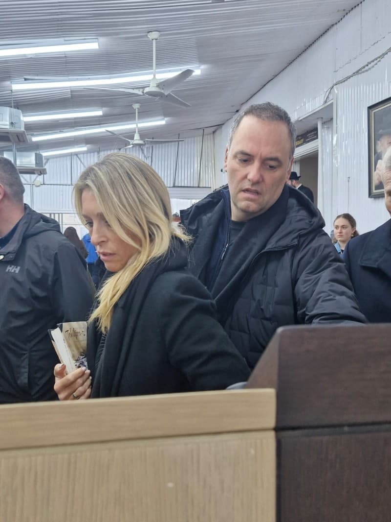 Denuncian que ARCA, Banco Nación, YPF, Aerolíneas y AYSA triangularon para contratar a la esposa de Adorni