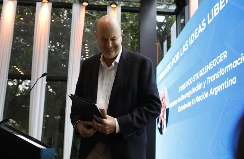 En el gobierno afirman que Sturzenegger es el autor de los apodos de Milei a los empresarios