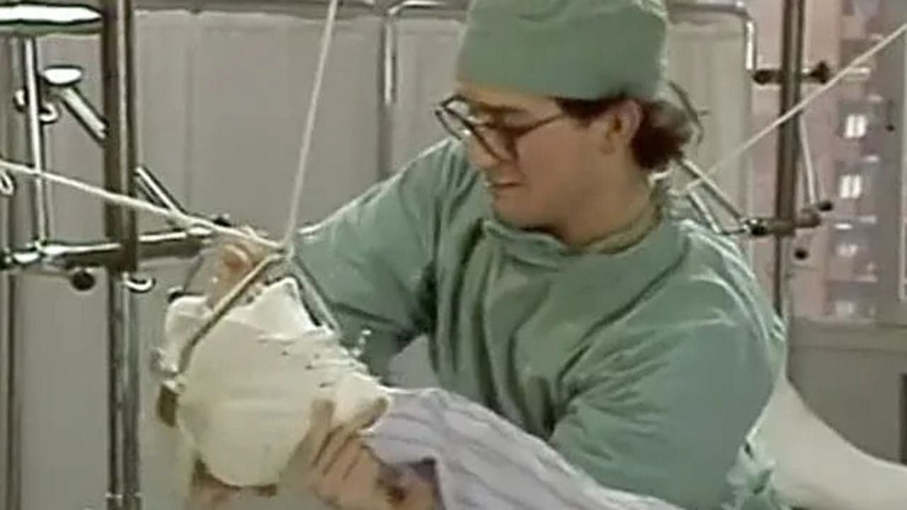 Hace 35 años debutó dando la réplica a Antonio Resines en una serie ya olvidada. Ahora es uno de los actores más famosos de España, ¿le reconoces?