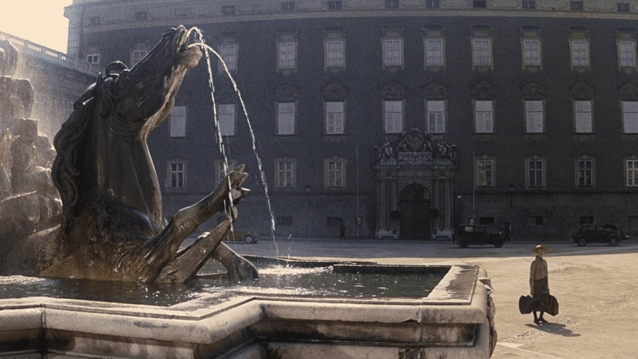 Hace 60 años esta película arrasó históricamente en cines, aunque pocos recuerdan que se basa en un hecho real: su protagonista hace un cameo que te perderás si parpadeas