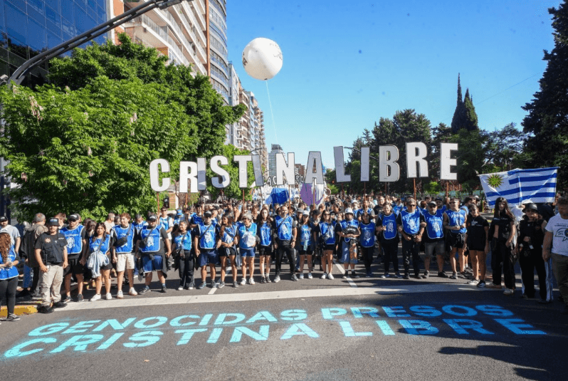 La CGT busca reconciliarse con el kirchnerismo, Jerónimo se acercó a saludar a Máximo