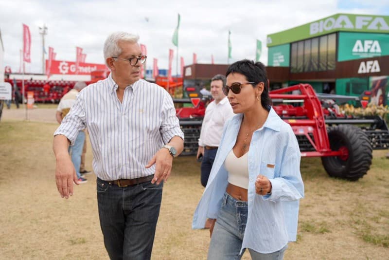 Mayra Mendoza recorrió la feria de Expoagro