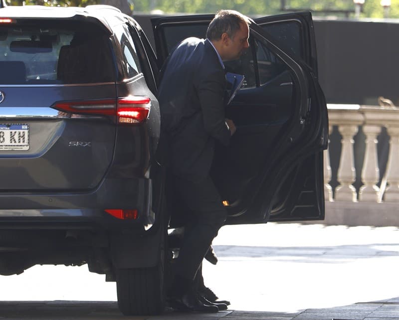 Sospechan que Adorni copió a Toviggino y registró préstamos de su mamá jubilada para justificar otro departamento