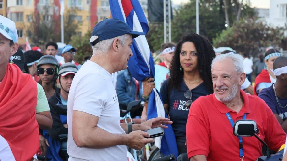 Cubanos reclamaron frente a la embajada de EEUU en La Habana el fin del bloqueo