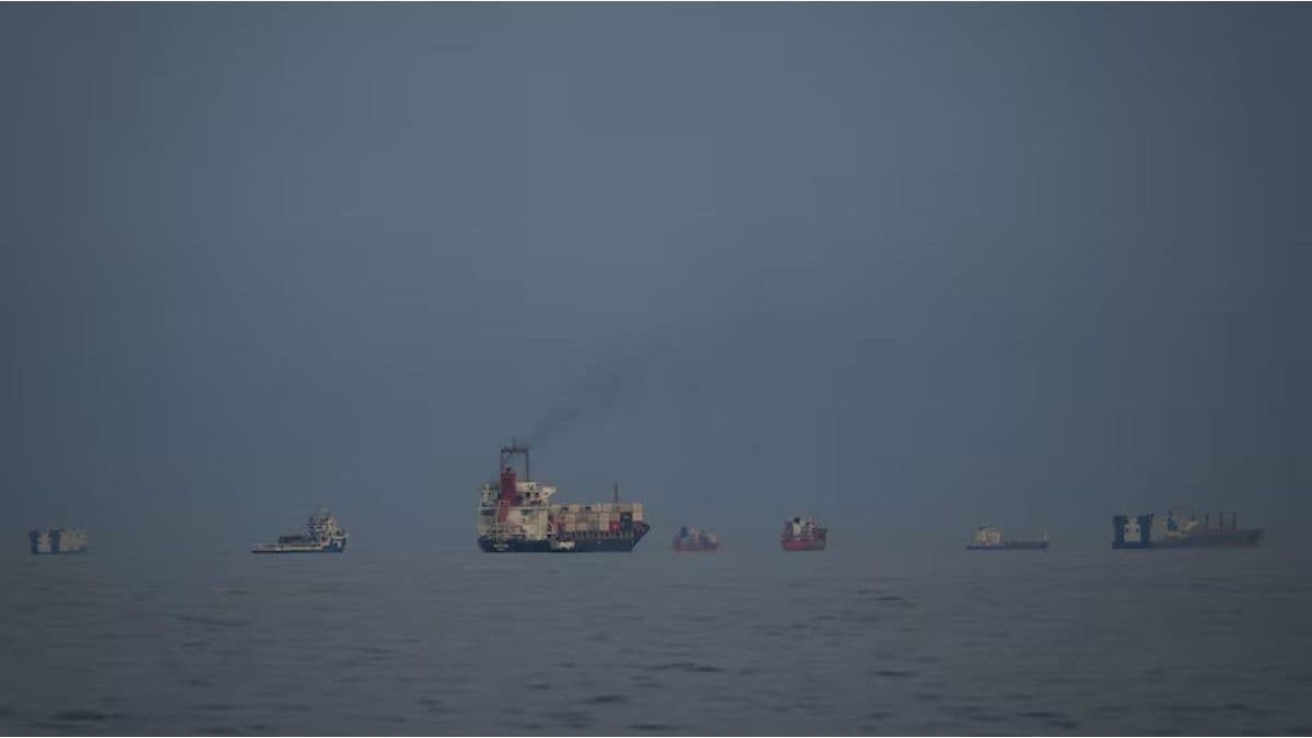 El bloqueo en el estrecho de Ormuz reduce al mínimo el tráfico en puertos iraníes durante su primera jornada completa