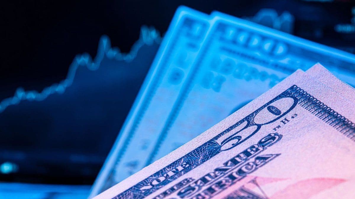 El dólar blue subió por primera vez en tras ocho jornadas y retornó a los $1.400