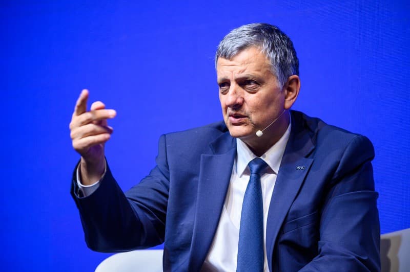 El gobierno fija el precio de la nafta de YPF por 45 días por el impacto de la guerra