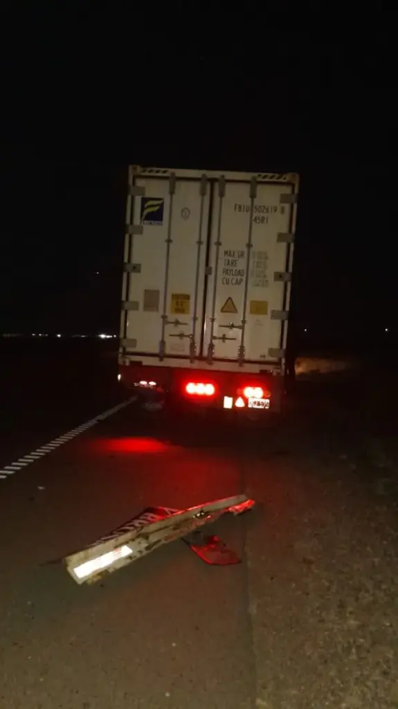 Abogados chocaron contra un camión cuando viajaban de Madryn para Trelew y salieron ilesos