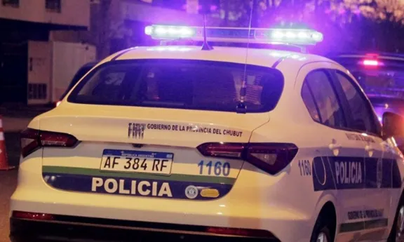 Apuñalaron a un joven en el centro y lucha por su vida