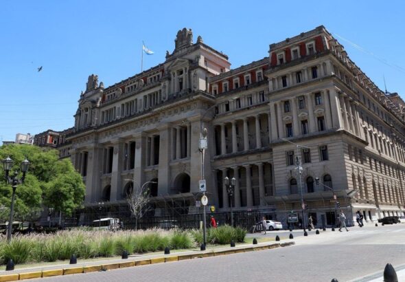 Axel Kicillof vuelve a la Corte Suprema por una deuda de $2,2 billones de ANSES