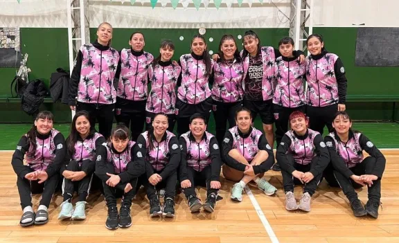 Comodoro debutó con una goleada