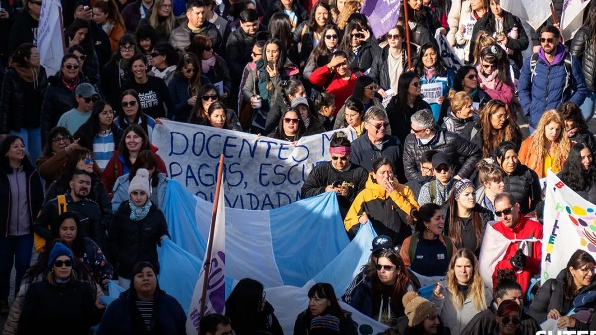Conflictos docentes: RÃ­o Negro, Santa Cruz y Tierra del Fuego al borde de una crisis salarial