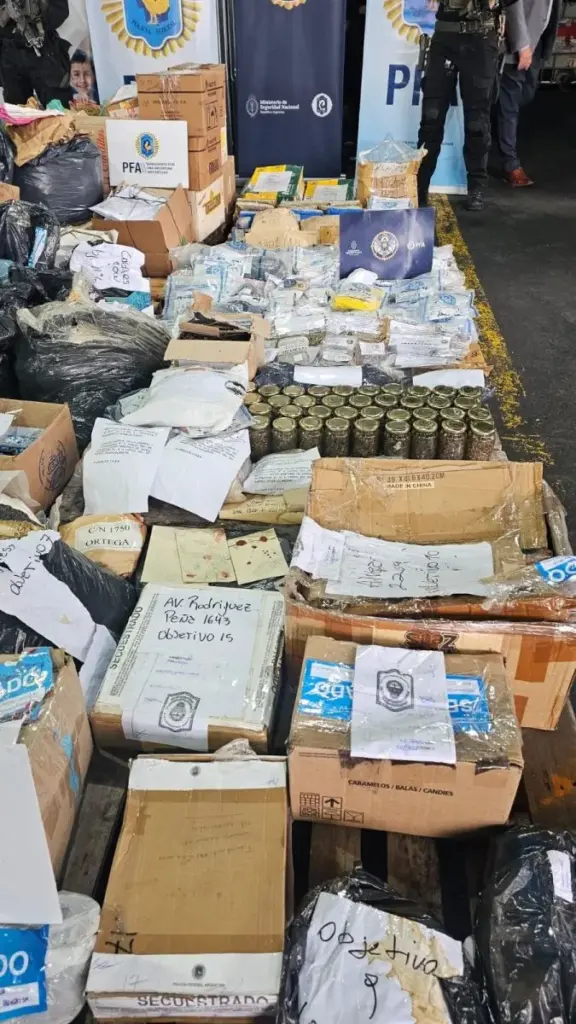 Destruyeron más de 800 kilos de droga en un operativo encabezado por Adorni y Monteoliva