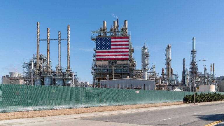 Donald Trump prórroga por otros 90 días la exención de la ley "Jones" para facilitar el transporte de petróleo en EEUU