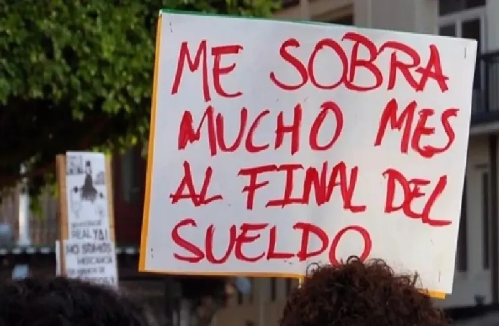 El 56,4% de los hogares argentinos se endeudó en el último semestre para cubrir gastos básicos