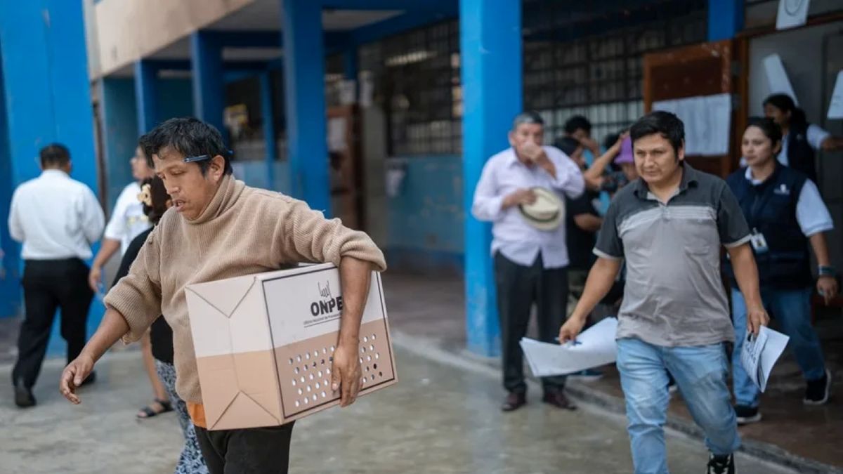 Elecciones en Perú: habrá recuento de votos para confirmar quién irá al balotaje presidencial