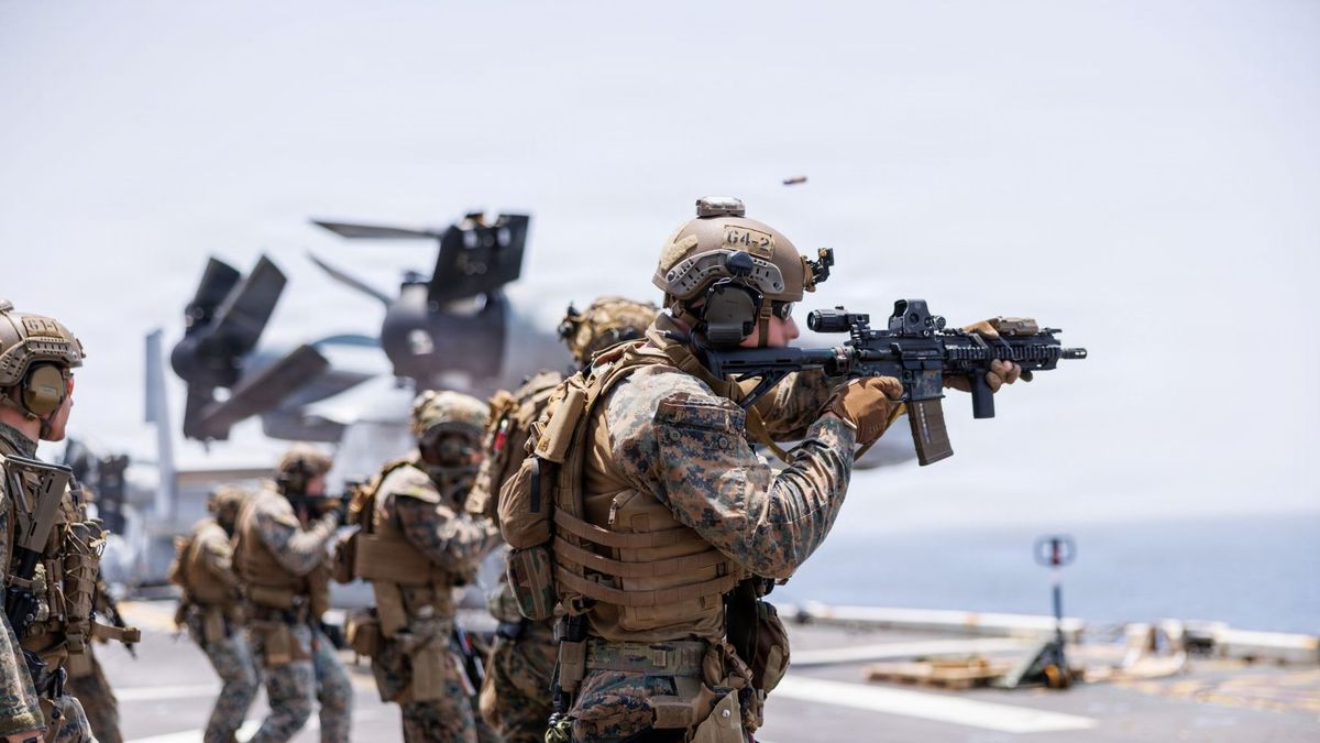 En plena tregua con Irán, EEUU exhibió su poder militar y ratificó el bloqueo en el estrecho de Ormuz