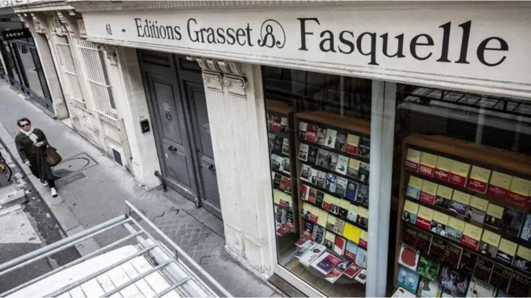 Escándalo en Francia: más de 170 autores abandonan una reconocida editorial tras un polémico cambio