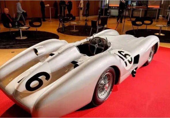 Franco Colapinto revive la leyenda: manejará la histórica "Flecha de Plata" de Juan Manuel Fangio