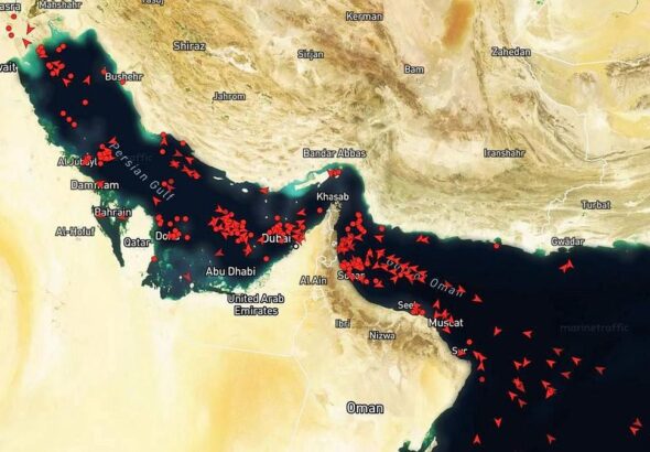 La circulación por el estrecho de Ormuz volvió a estar práctimante paralizada