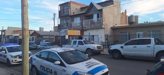 Un joven fue baleado en el abdomen y hay un detenido