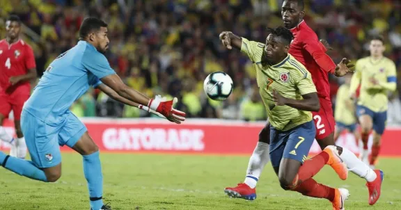 Arquero se hizo un gol insólito y sus compañeros lo acusan de arreglar el partido