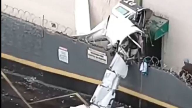 Brasil: una avioneta se estrelló contra un edificio y dejó un muerto y tres heridos graves