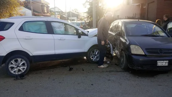 Colisión vehicular en el barrio Roca dejó una mujer lesionada
