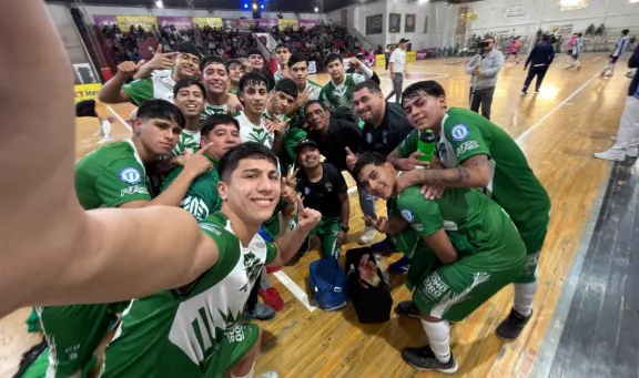 Comodoro goleó y jugará la final ante Mendoza