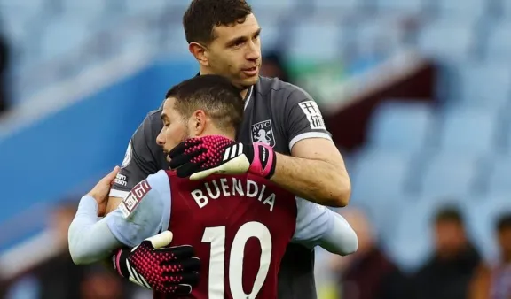 Con el “Dibu” Martínez, el Aston Villa va por la gloria
