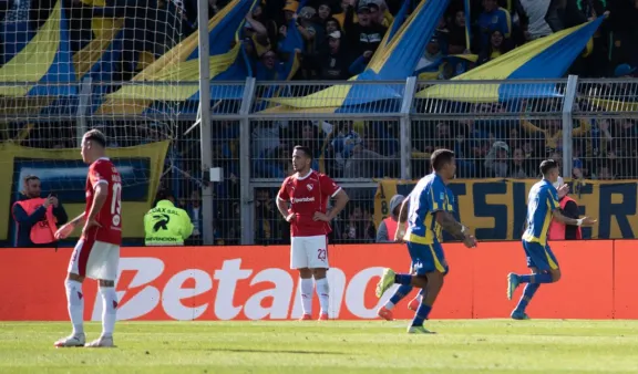 Con gol de Di María, Central avanzó