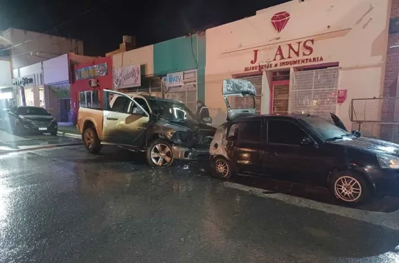 Dos vehículos incendiados en la zona céntrica de Comodoro