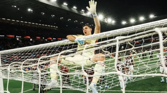 El Aston Villa goleó y se metió en la final