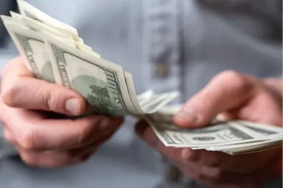 El dólar oficial volvió a subir y llegó a los $1