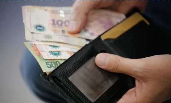 El Gobierno fijó aumentos escalonados del Salario Mínimo hasta agosto de 2026