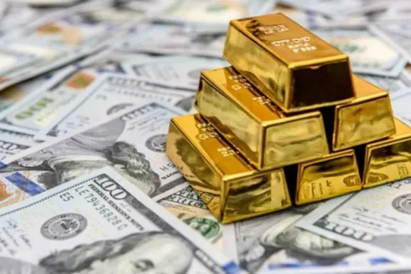 El oro marca un récord histórico y supera los 3