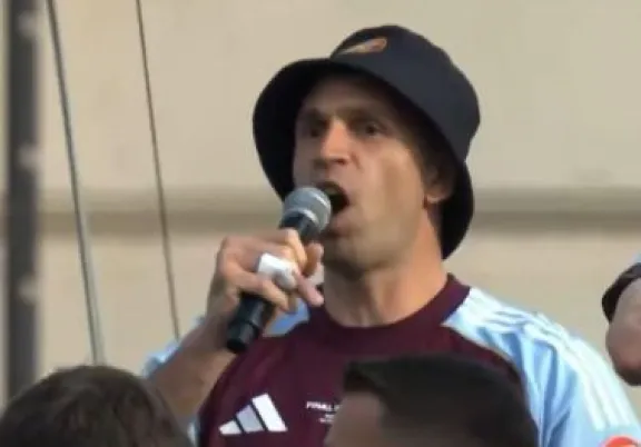 El picante desahogo del "Dibu" Martínez tras salir campeón: "Decían que solo ganaba títulos con Argentina"