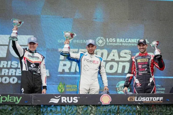 El piloto rawsense Mario Valle logró su primera victoria en Turismo Carretera 2000