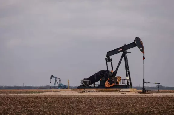 El precio del petróleo cae casi un 12% por expectativas de paz en Medio Oriente