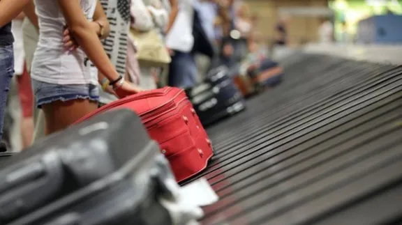 El turismo extranjero cayó un 16 % y los viajes de argentinos al exterior alcanzaron un récord