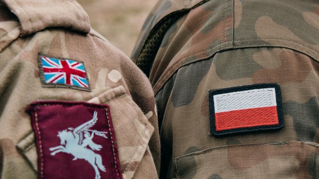 Gran Bretaña y Polonia sellan un acuerdo militar ante el temor por una Rusia "cada vez más agresiva"