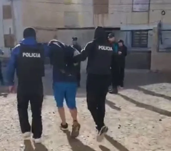Importante operativo en el Sector 5 de las 1008 para detener a un delincuente que se ocultaba en un departamento