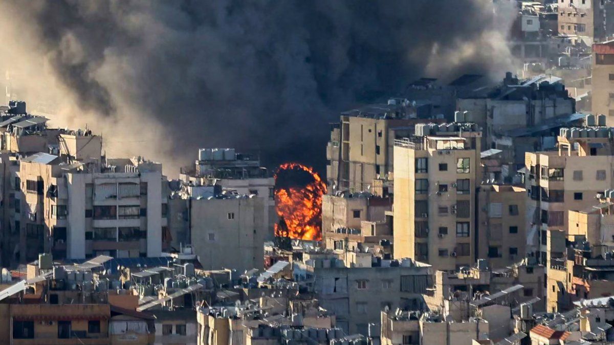 Irán: sirenas antiaéreas y explosiones en medio de una frágil tregua con EEUU e Israel