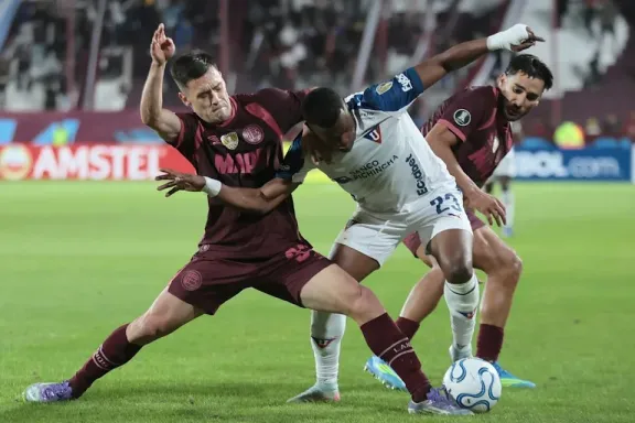 Lanús visita a Liga de Quito